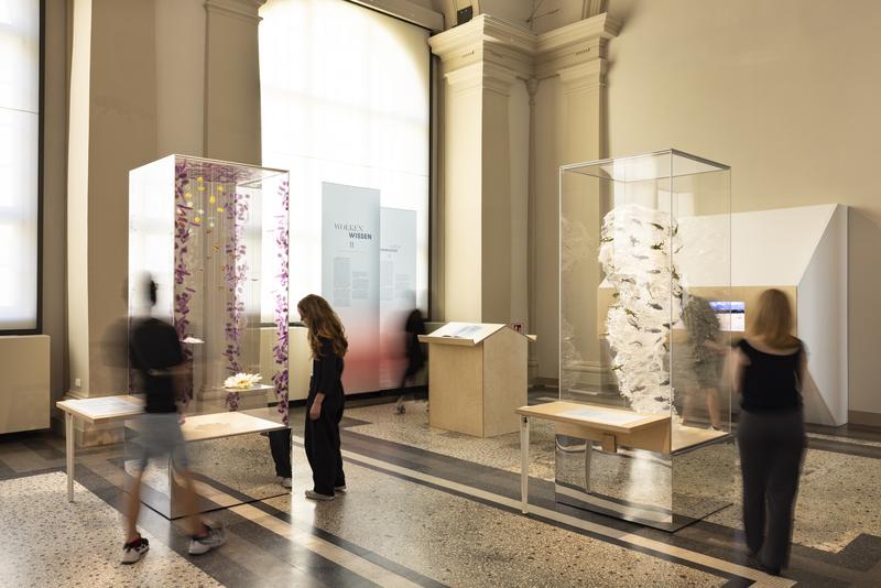 Blick in die Ausstellung »Wolken. Erleben und Verstehen«