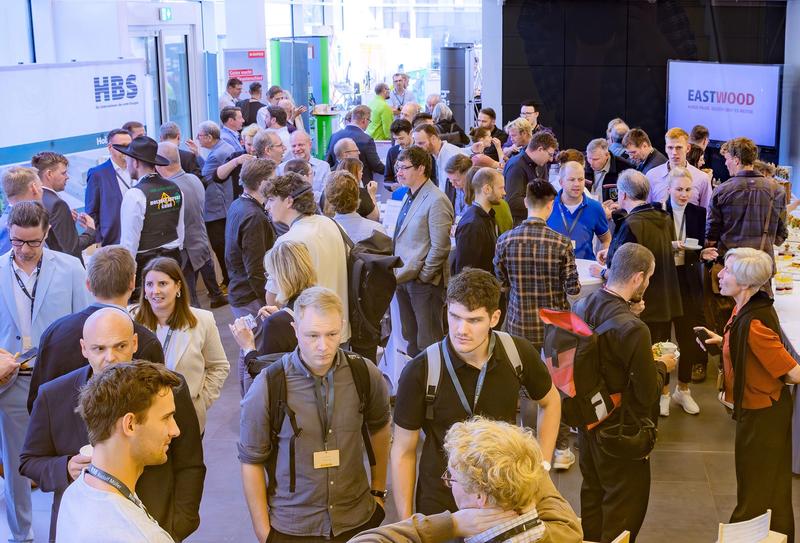 Zum fünften Mal bringt die Innovationsplattform EASTWOOD Fachleute aus Wissenschaft, Wirtschaft und Praxis im Nieper-Bau der HTWK Leipzig zusammen, um die Bauwende im Holzbau voranzutreiben