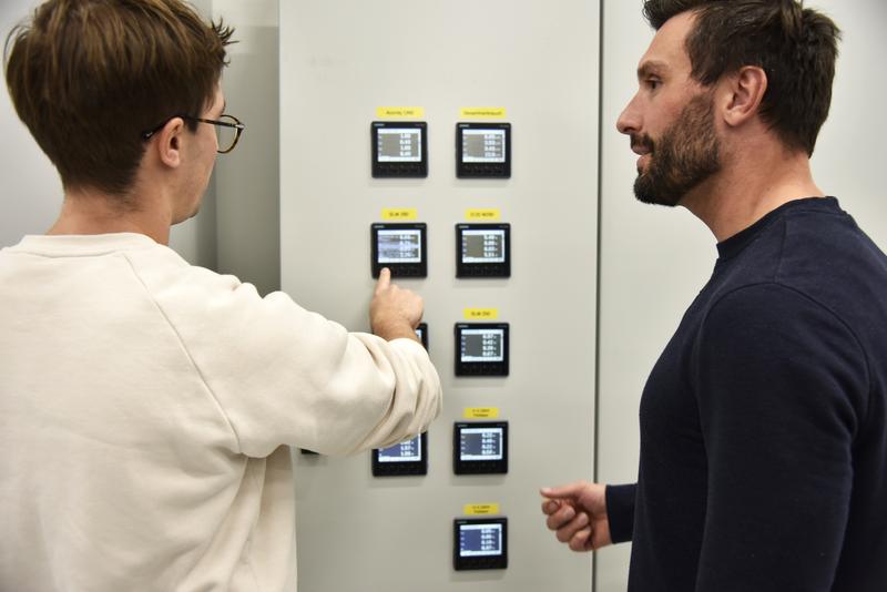 Eine kontinuierliche Überwachung der Energieströme ermöglicht es Unternehmen nachhaltiger zu produzieren und Kosten einzusparen.