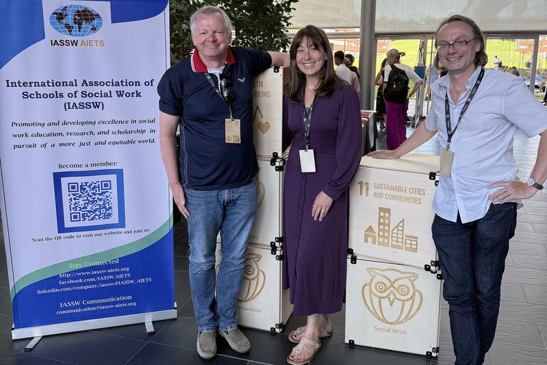 (V. li.): Prof. Dr. Christoph Bördlein, Prof. Dr. Hannah Reich und Prof. Dr. Dieter Kulke, Fakultät Angewandte Sozialwissenschaften der THWS, auf der „European Conference for Social Work Education“ in Salzburg