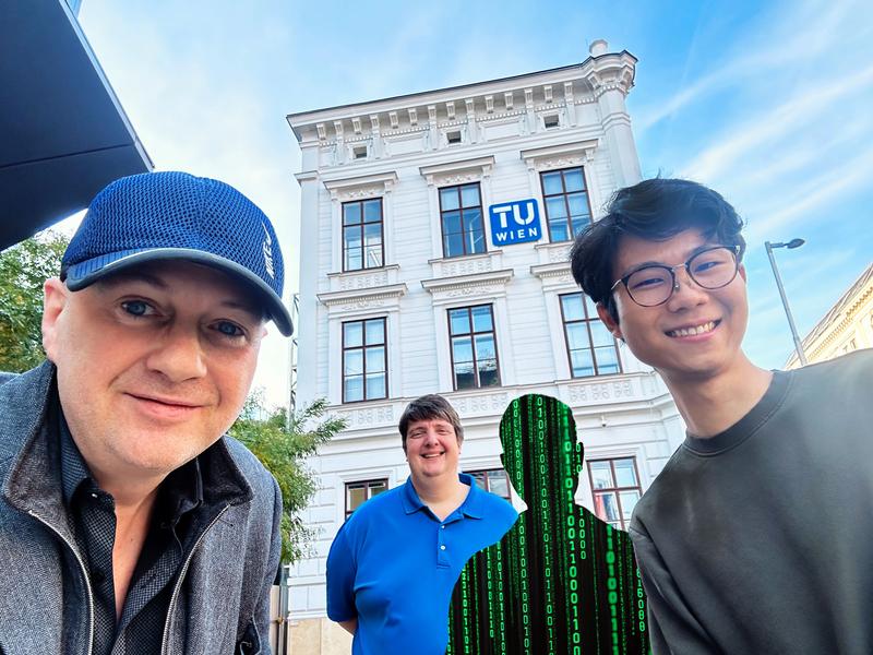 Das TU Wien Team (l.n.r.): Günther Rupprechter, Alexander Genest, der "Geist aus dem Computer" (auch ein wichtiger Partner in diesem Projekt) und Parinya (Lewis) Tangpakonsab.