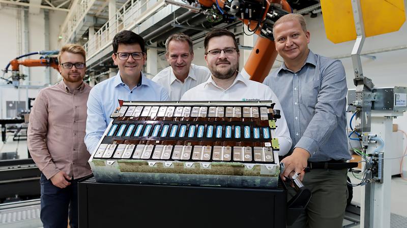 The project team at Fraunhofer IWU, from left to right: M.Eng. Christian Fritsch, Dr.-Ing. Rico Schmerler, Dr.-Ing. Thomas Hipke, M.Sc. David Löffler, Dipl.-Ing. Carsten Lies. 