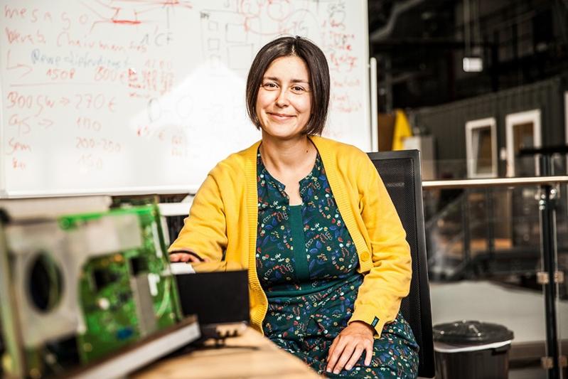 Jana Rückschloss has spent 15 years investigating resource questions at Fraunhofer IZM.