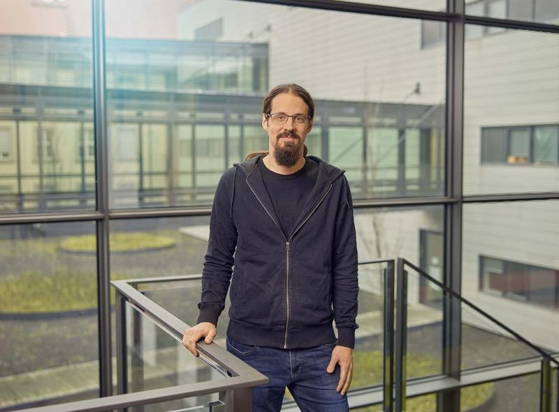Jens Hör vom Helmholtz-Institut für RNA-basierte Infektionsforschung (HIRI) erhält einen ERC Starting Grant.