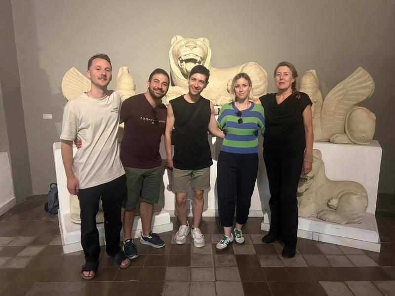 Die aktuelle Bamberger StoryPharm-Gruppe im archäologischen Museum Zypern (v.l.n.r.): Julius Dünninger, Giuseppe Di Paola, Pablo Crovetto, Sofia Bazzoni und Ingrid Bennewitz. Nicht im Bild zu sehen ist Alexandra Lembke-Ross.