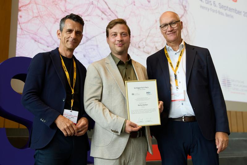 v.l.: Prof. Dr. med. Darius G. Nabavi, 3. Vorsitzender der DSG, Preisträger PD Dr. med. Stefan Gerner, Prof. Dr. med. Stefan Schwab, 1. Vorsitzender der DSG und Kongresspräsident
