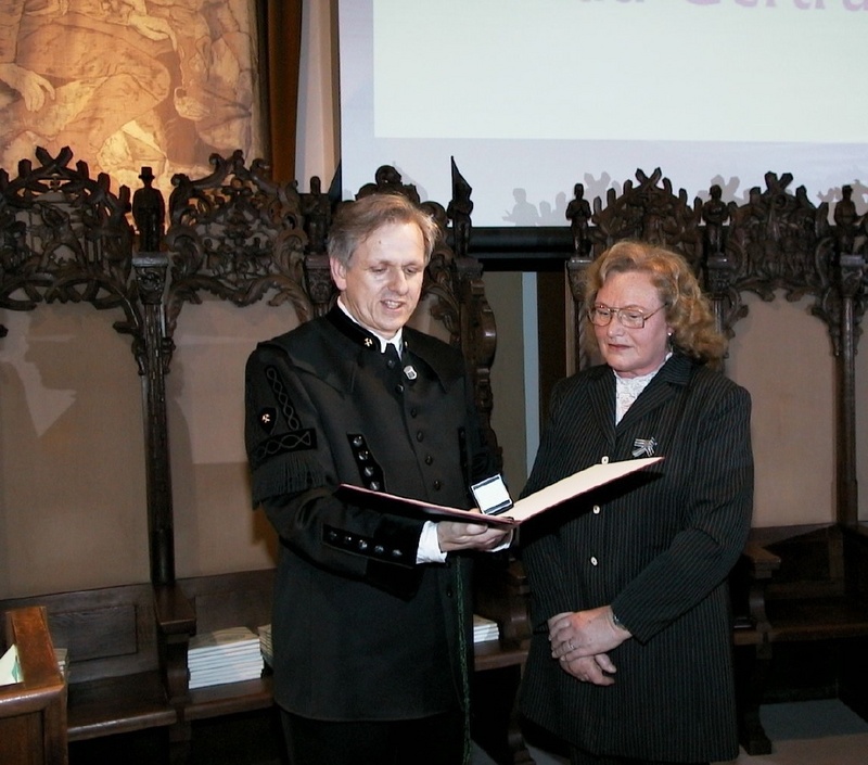 Frau Gertrud Gayer mit Prof. Dr. Albrecht Wolter.