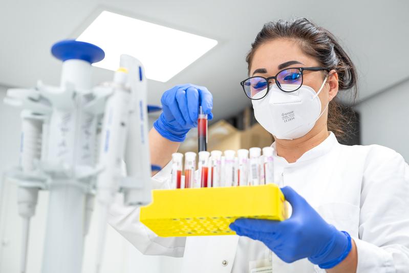 Die aufbereiteten Bioproben werden langfristig haltbar gemacht und bereichern den Datenschatz.