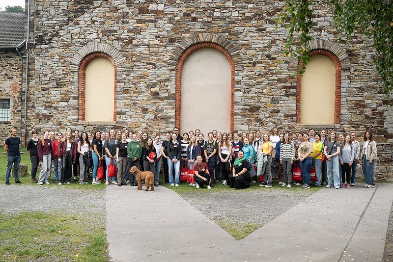 Ein besonderer Start des Niedersachsen-Technikums 2025/26:  41 Technikantinnen sowie Vertreter*innen aus Hochschulen, Unternehmen, Ministerien und Stiftungen gingen nach der offiziellen Begrüßung gemeinsam wandern. 