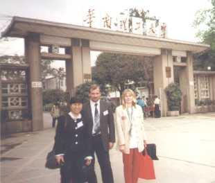 v. l. Frau Yue Ping Yang, Prof. Dr. Ernst Jonas, Frau Korinna Stubbe
