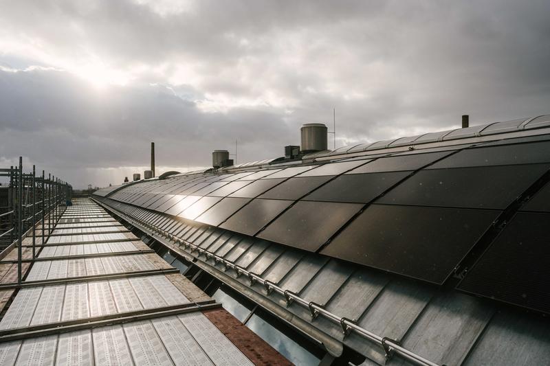 Solarmodule auf einem Dach am Campus der HTW Berlin