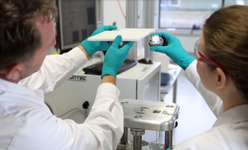 A test specimen is made from an artificial ice plate; its sliding  behavior is measured and evaluated in the ice sliding simulator.