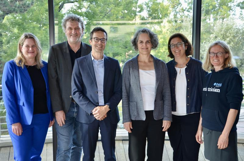 Der neue Vorstand der Deutschen Gesellschaft für Geriatrie (v.l.): Dr. Sandra Schütze, Professor Markus Gosch, Professor Michael Denkinger, Professorin Tania Zieschang, Professorin Katrin Singler und Dr. Svenja Tietgen.