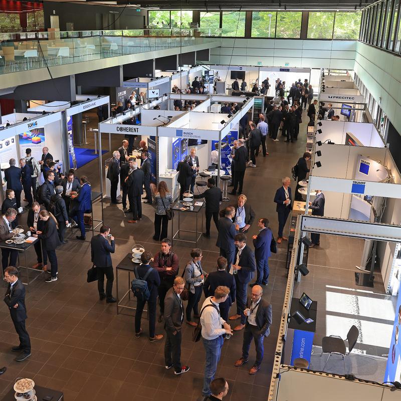 Mehr als 500 Teilnehmende des AKL’24 nutzten die konferenzbegleitende Ausstellung zu fachlichem Austausch und Networking.
