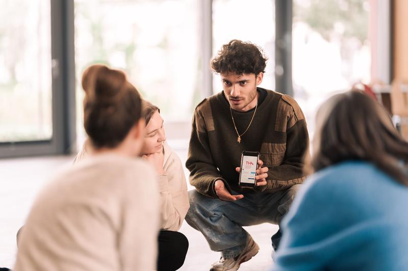 Die Campus-App der THA  wird im Rahmen von KI-AUX um einen KI-Buddy  und einen KI-Mentor erweitert. 