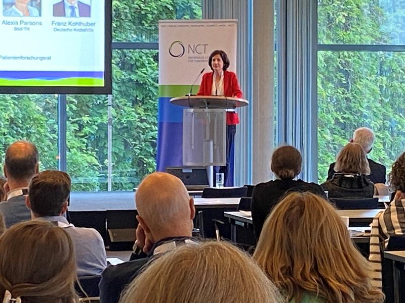 Auch Alexia Parsons, Leiterin der Projektgruppe „Nationale Dekade gegen Krebs“ des Bundesforschungsministeriums, begrüßte die Patientenvertretenden zur 4. Nationalen Patienten-Experten Konferenz. 