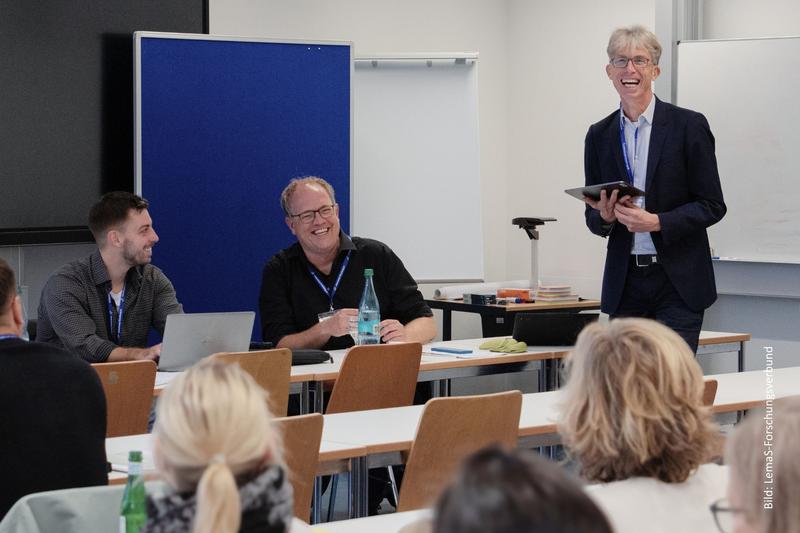 Prof. Dr. Christian Fischer beim Workshop zum diFF-Projekt