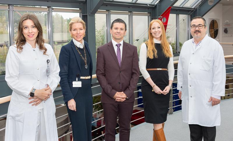 (v.l.) PD Dr. Denise Guckel (IFAT), Dr. Karin Overlack (Geschäftsführerin HDZ NRW), João Rodrigues (NRW-Geschäftsführer BARMER), Caroline Schwaab (Vertragsreferentin BARMER) und Dr. Daniel Dumitrescu (IFAT)