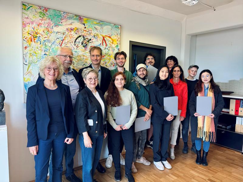 Certificate presentation to Korczak scholarship recipients with representatives from JKSB and HfK Bremen