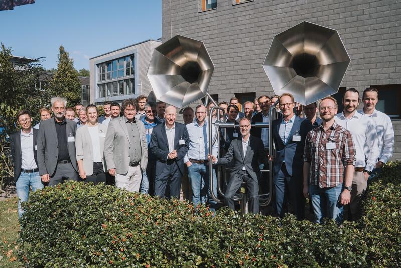 Mehr als 30 Teilnehmende tauschten sich intensiv über innovative Lösungen durch Audiotechnologie in der industriellen Anwendung aus. 
