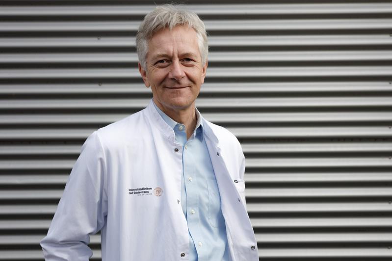 Prof. Dr. Johannes Schetelig, Direktor für klinische Forschung bei der DKMS und Leiter der Abteilung für Stammzelltransplantation am Universitätsklinikum Carl Gustav Carus Dresden, leitete die ASAP-Studie.
