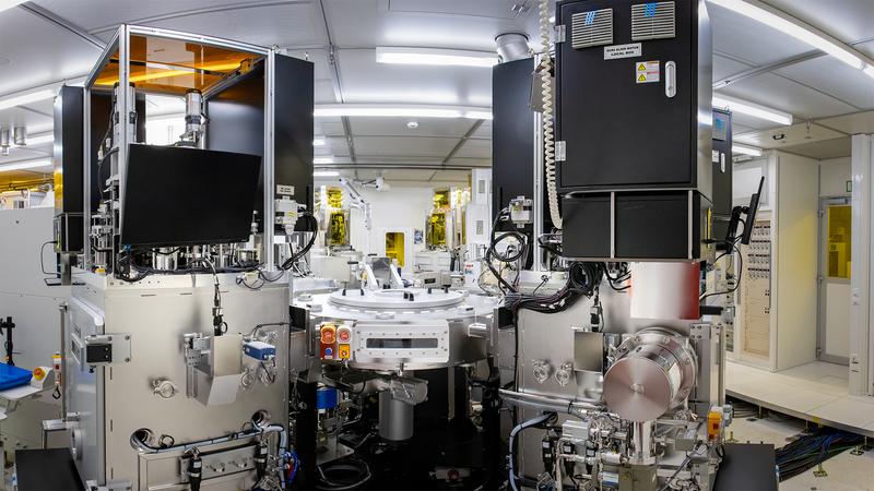 The new tools enable the thermal deposition of complex organic stacks, metal layers, and oxides, facilitating the development and manufacture of high-resolution OLED microdisplays as well as sensors such as organic photodiodes