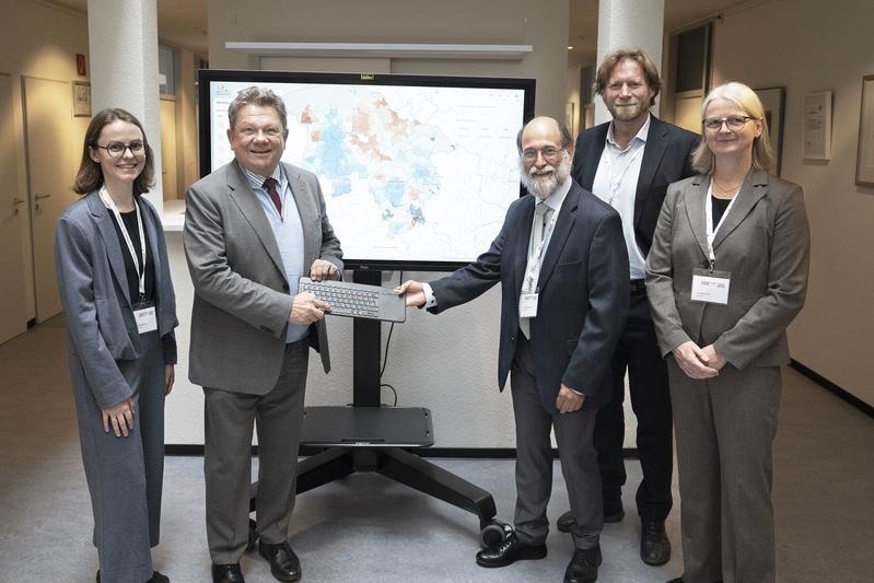 Niedersachsens Gesundheitsminister Dr. Andreas Philippi bei der Veröffentlichung des neuen Niedersächsischen Krebsatlasses.