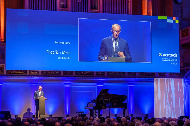 Bundeskanzler Friedrich Merz spricht auf acatech Festveranstaltung.