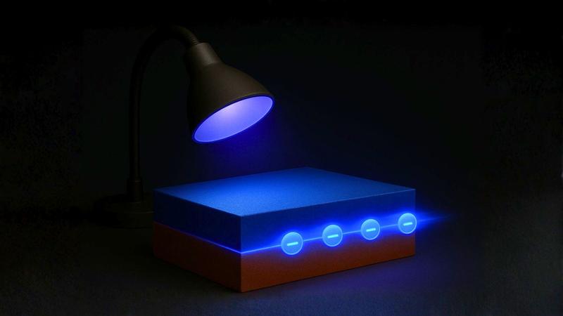 Light on – current on: UV radiation transforms the material’s interface into a highly conductive electron layer. 
