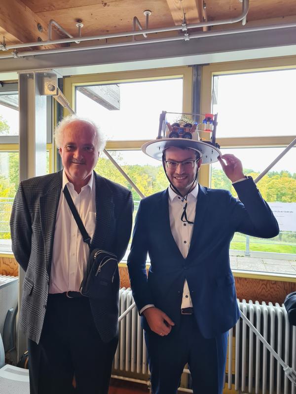 Bernd Arendt (rechts) mit seinem Betreuer, THU-Professor Dr.-Ing. Thomas Walter 