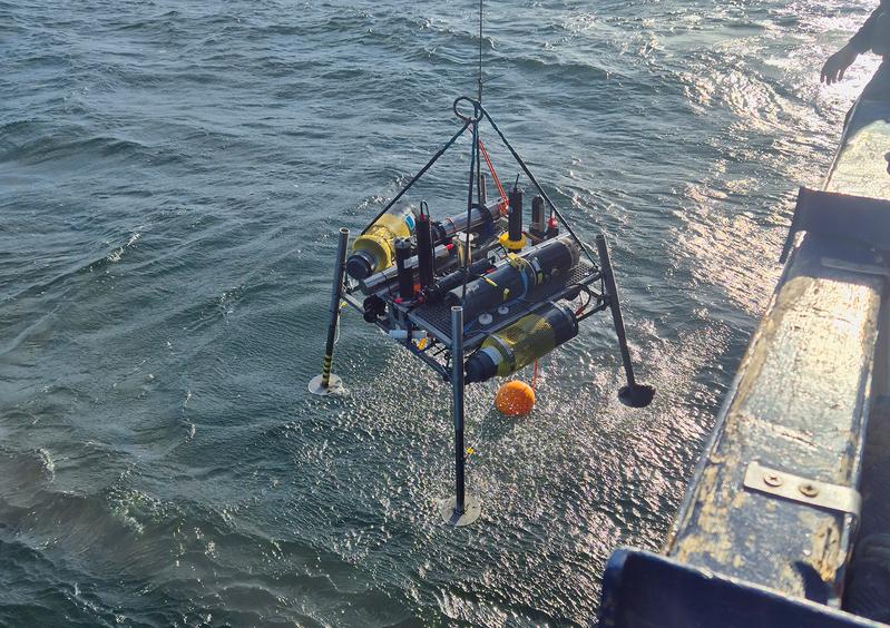 Zur Erhebung umfassender Ostsee-Datensätze als Basis für Zustands- und Klimamodellierung kommen unterschiedlichste Messsysteme zum Einsatz – wie hier ein Lander, bestückt mit modernster Sensorik für Messungen am Meeresgrund.