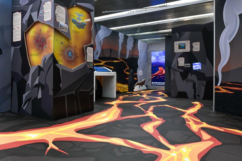 Einblick in die Ausstellung "Triassic Life" im Museum am Löwentor in Stuttgart