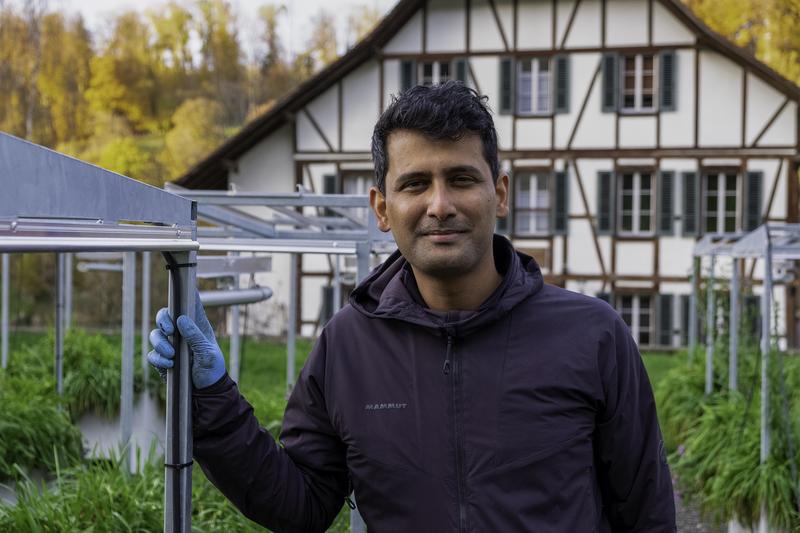 Prof. Dr. Madhav P. Thakur, Leiter der Forschungsgruppe Terrestrial Ecology am Institut für Ökologie und Evolution der Universität Bern. 