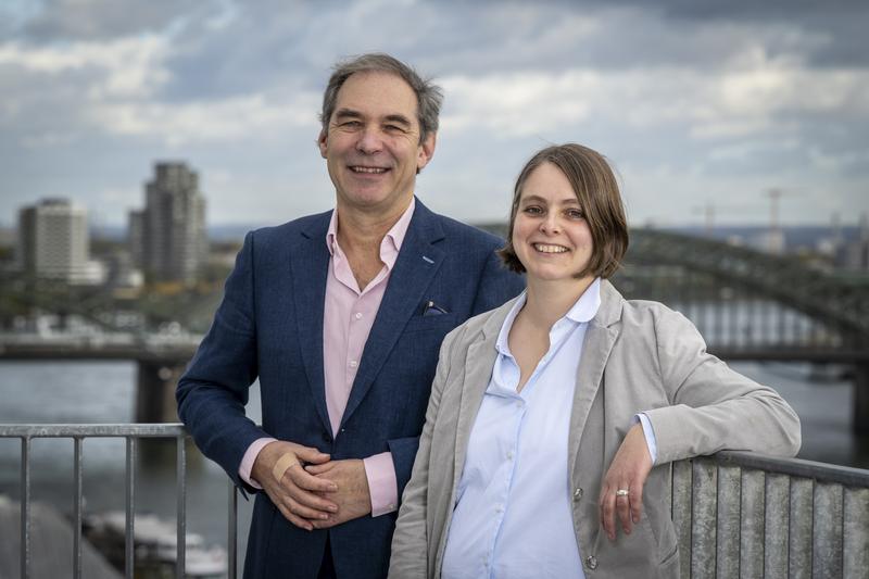 Kanzlerin Dr. Caroline Krüger und Rektor Prof. Mathias Antlfinger