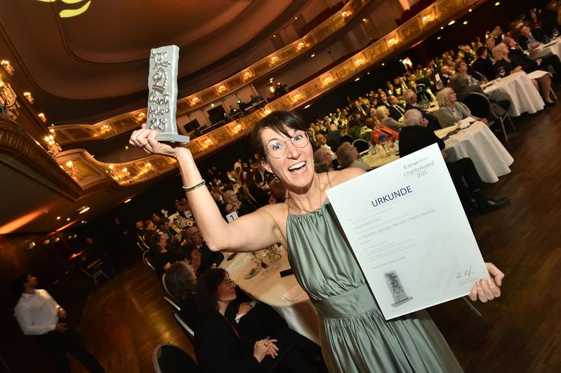 Prof. Dr. Susanne Kobel, Projektleiterin des Programms „Komm mit in das gesunde Boot“, freut sich über den 1. Preis des Springer Medizin Charity Awards 