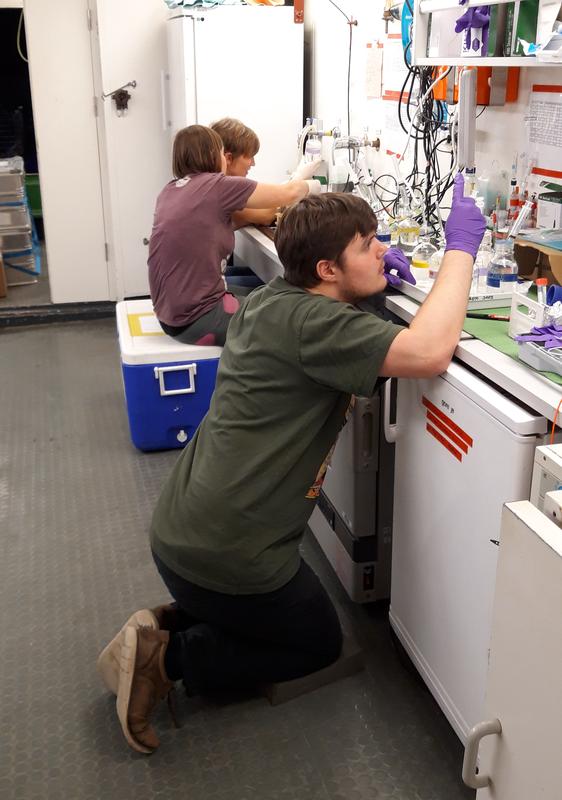Jan von Arx bei der Arbeit an Bord der FS Poseidon.