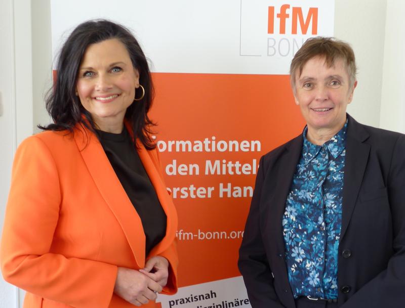 Parliamentary State Secretary Gitta Connemann spoke with the President Prof. Dr Dr h.c. Friederike Welter and the researchersw of IfM Bonn