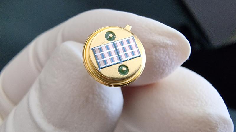 Infrarot-Emitter-Array für Thermische Strahlung zwischen 2 bis 15 µm bis 100 Hz 