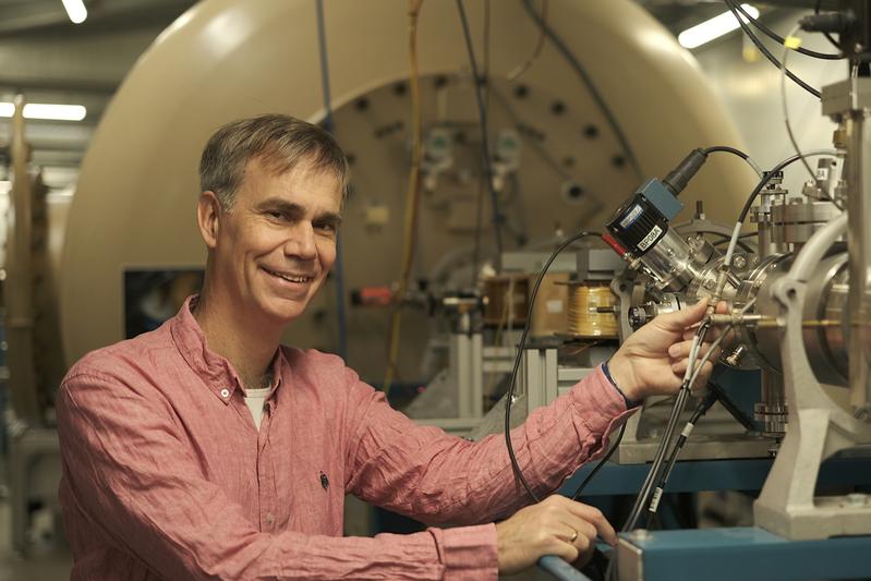 Daniel Bemmerer re-aligns the apertures for beam adjustment.