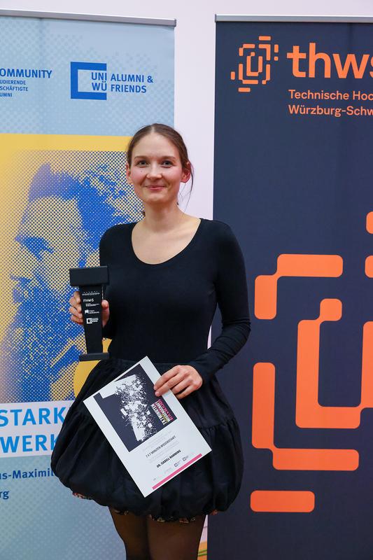 Dr. Isabell Ramming gewinnt den Science Slam 2025 