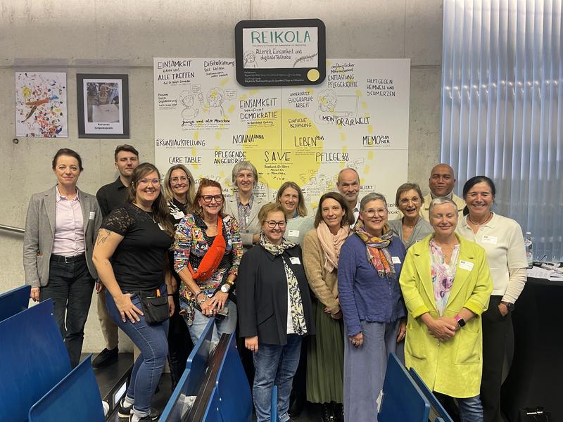 Von links: Prof. Dr. Ralph Schneider, Prof. Dr. Annette Meussling-Sentpali, Prof. Dr. Clemens Tesch-Römer, Monika Friedl, Monika Meyer, Maria Reischl, Prof. Dr. Nicolas Schöpf, Bernhard Opolony und Elisabeth Rieber.