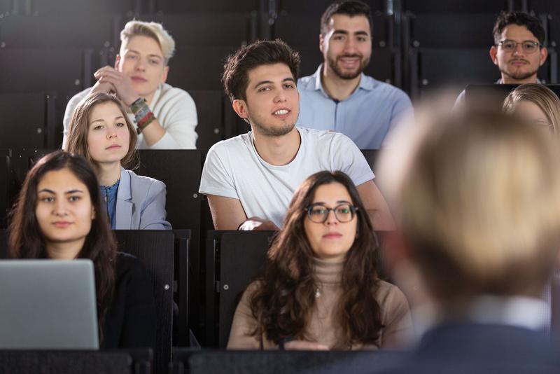 Studierende im Hörsaal der TH Aschaffenburg