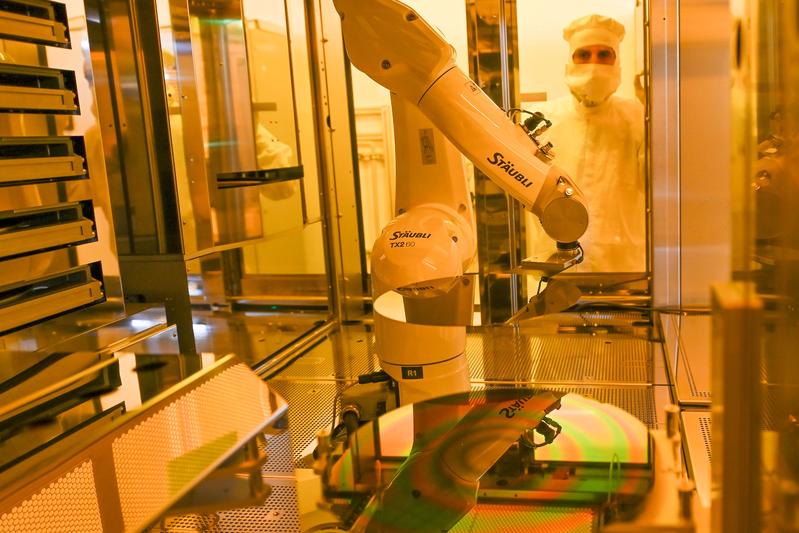 Mit den Mitteln des PREVAIL-Projekts konnten am Fraunhofer IZM-ASSID sechs neue Maschinen beschafft werden, die Teil einer europäischen Edge-AI-Pilotlinie werden.