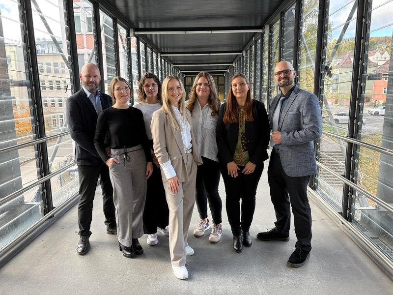 Das studentische Projektteam (v. li.): Manuel Böhne, Kristina Sabine Meier, Anna-Lena Lauche, Verena Heim, Chiara Scharff, Iris Hausmann und André Seidel