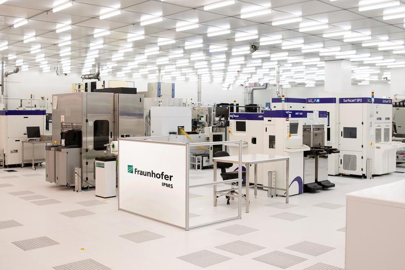 300-mm-cleanroom at Fraunhofer IPMS. 