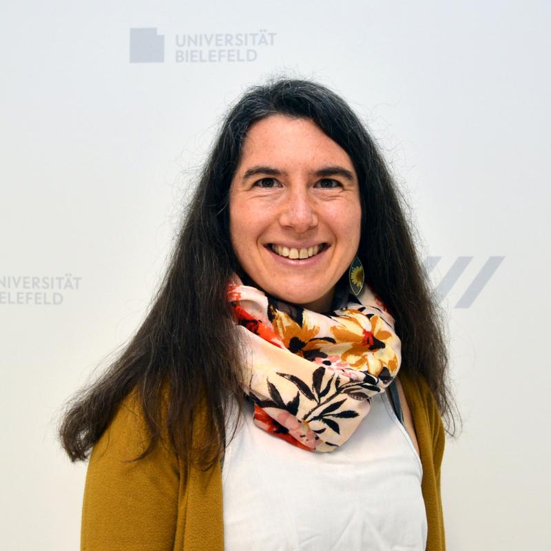 Professor Lena Neuenkamp is the lead author of the study, which has now been published in the journal Nature Ecology & Evolution.