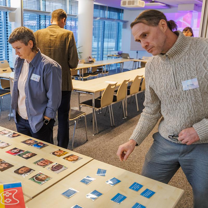 8 / 12 Was kann KI? Kleine Spiele boten Zeitvertreib in den Pausen.