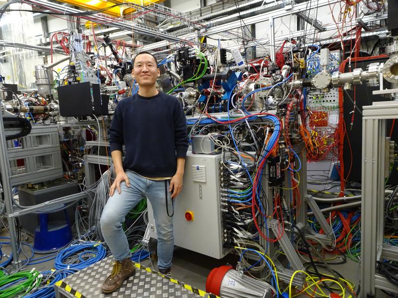Moto Togawa an der Experimentierstation Small Quantum Systems des European XFEL.