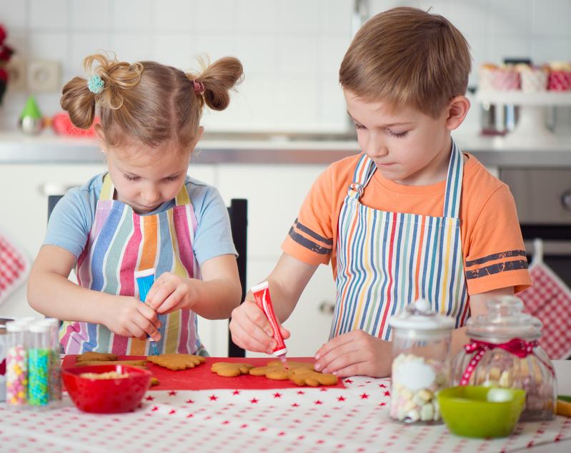 Weihnachten ist die Zeit der gemeinsamen Rituale, wie Plätzchen backen. 