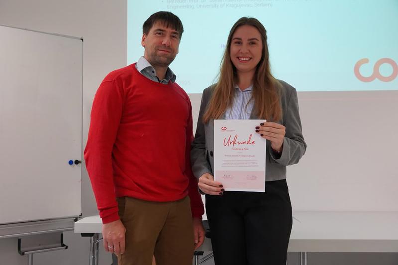 Prof. Dr. Stefan Kalkhof betreut Katarina Pecić am Promotionszentrum Analytics4Health der Hochschule Coburg. 